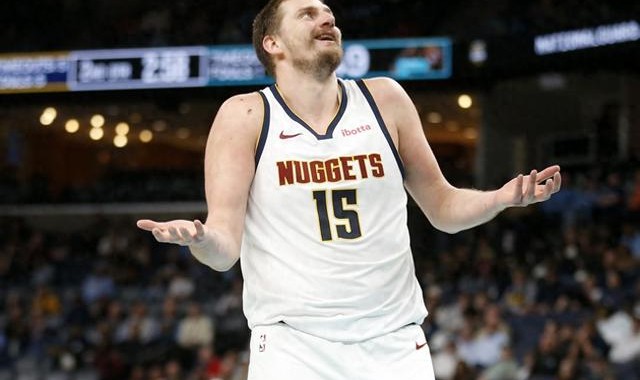 AG体育-又一项历史第一！约基奇你太狠了，80年没人实现的壮举，轻松做到|三分球|掘金|尼古拉-约基奇|波特兰开拓者队|斯库特·亨德森_新浪体育_新浪新闻